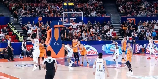 开云下载-19分完败，北京3外援太拉胯，CBA焦点大战，央视叹言：没想到这样